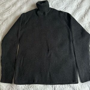 Men’s Gap factory turtle neck sweater